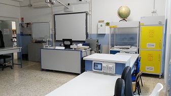 laboratorio_scienze1.jpg